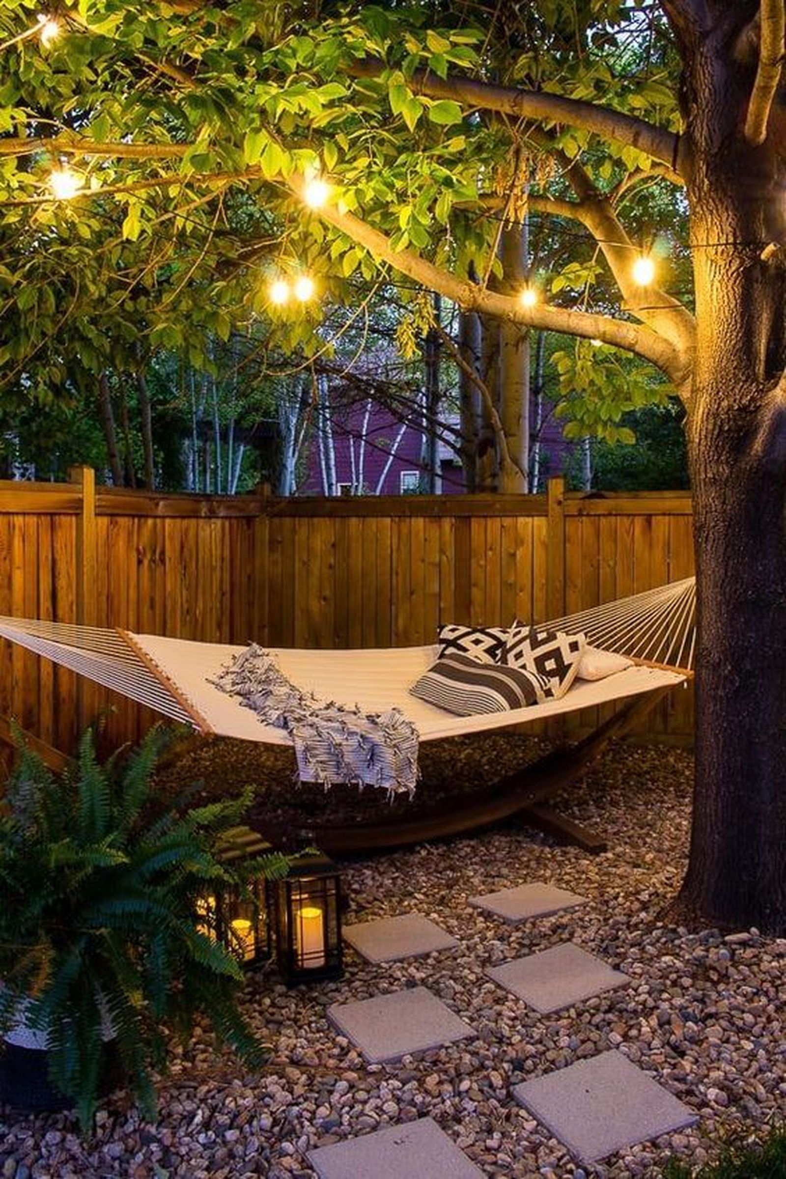 decorar jardin arbol con luces 2