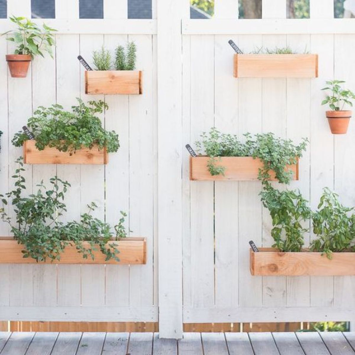 caja de vino maceteros colgantes