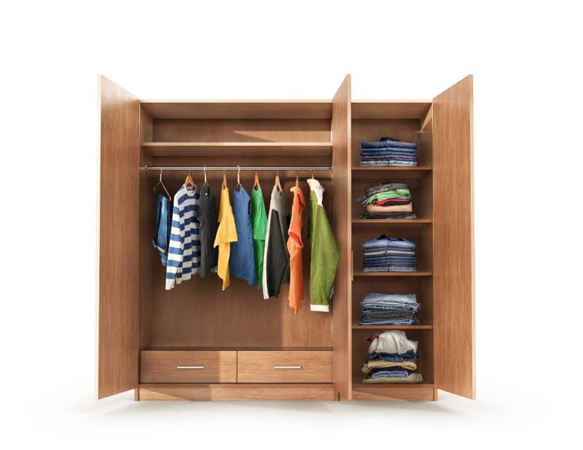 Armario ropero ordenado.