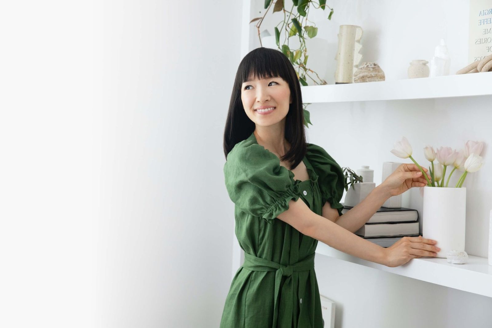 Marie Kondo popularizó el 'Decluttering' en su método Konmari / Imagen: KonMari