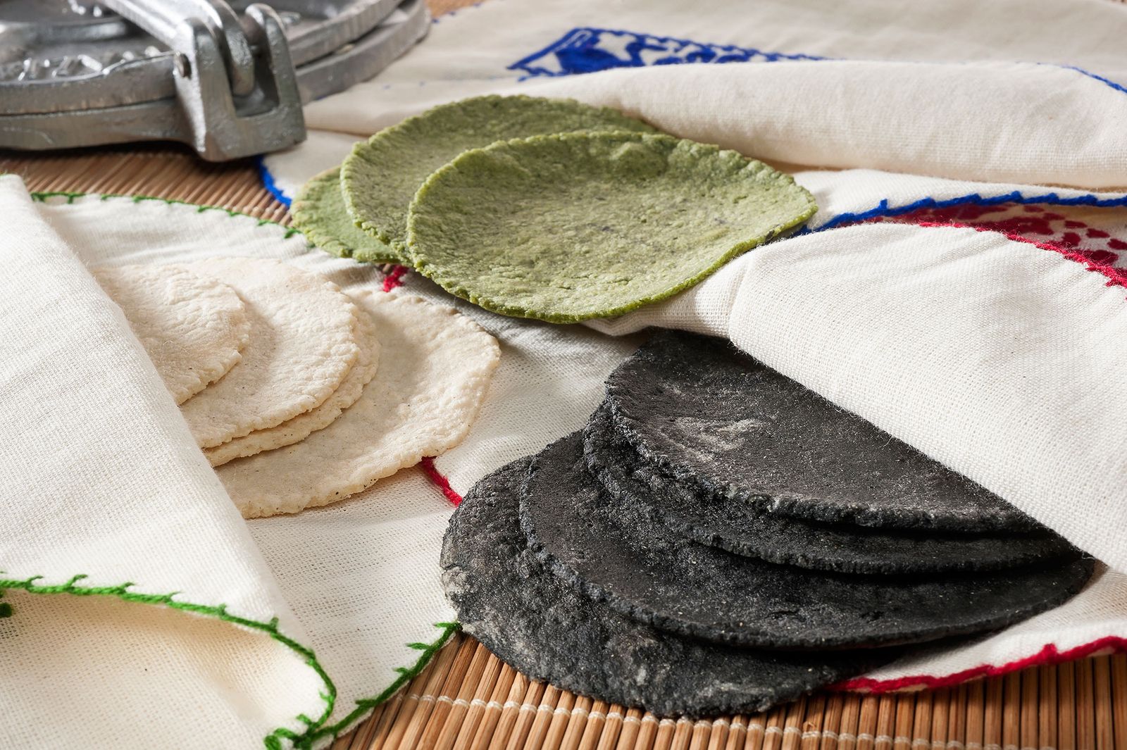 CABI0086NV17 Enrique Tortillas de maiz de colores xl