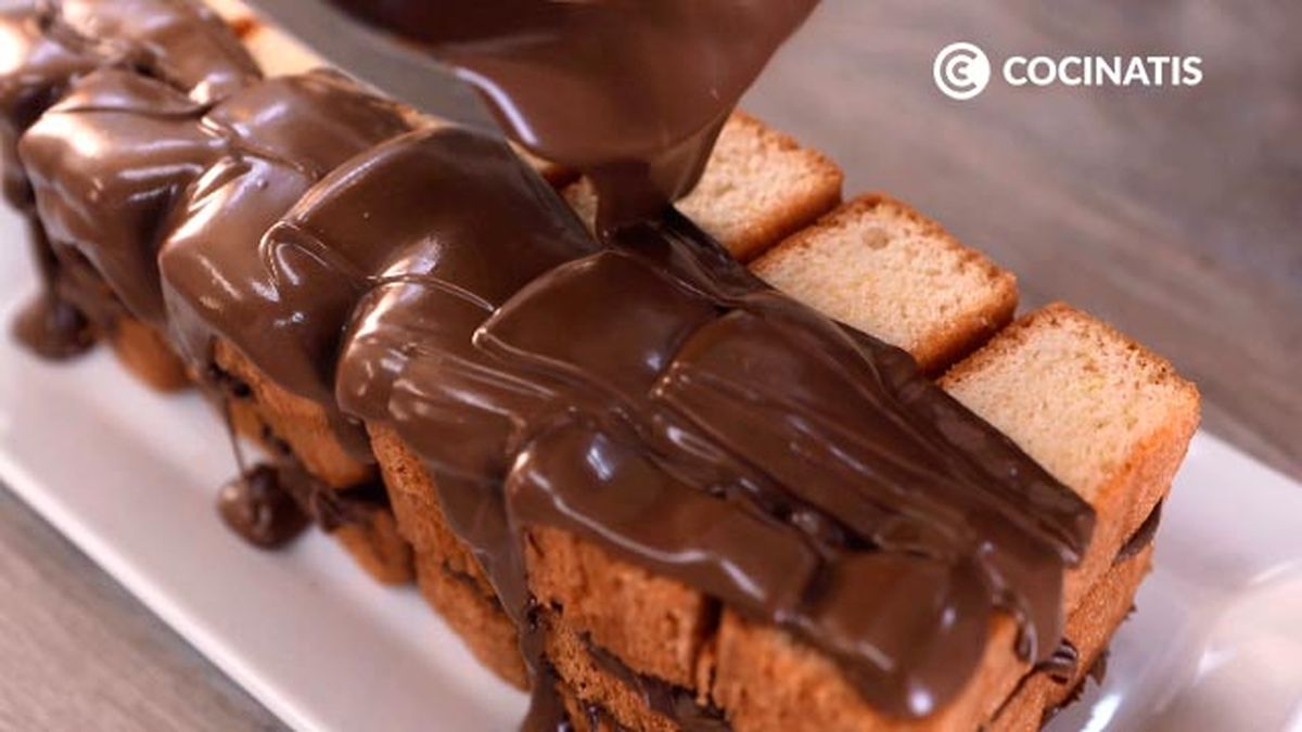Receta de tarta de bizcocho y crema de chocolate con avellanas  paso 5