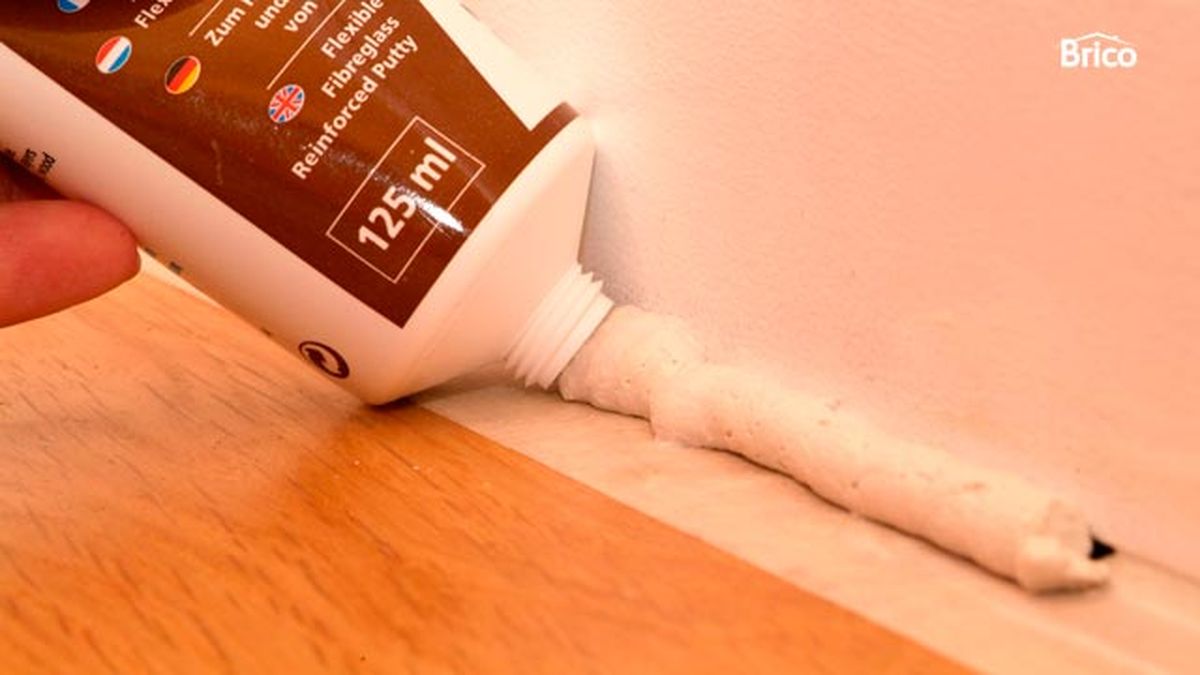 Sellado de juntas en suelo de madera paso 3