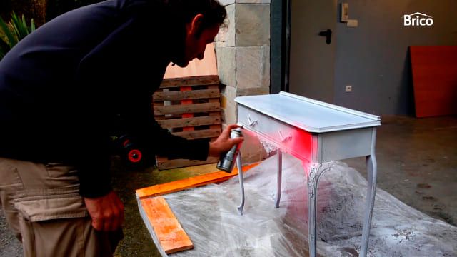 como pintar un mueble de madera de otro color 6