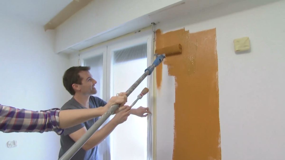 Deco 731 Dormitorio amarillo con friso de madera paso 1