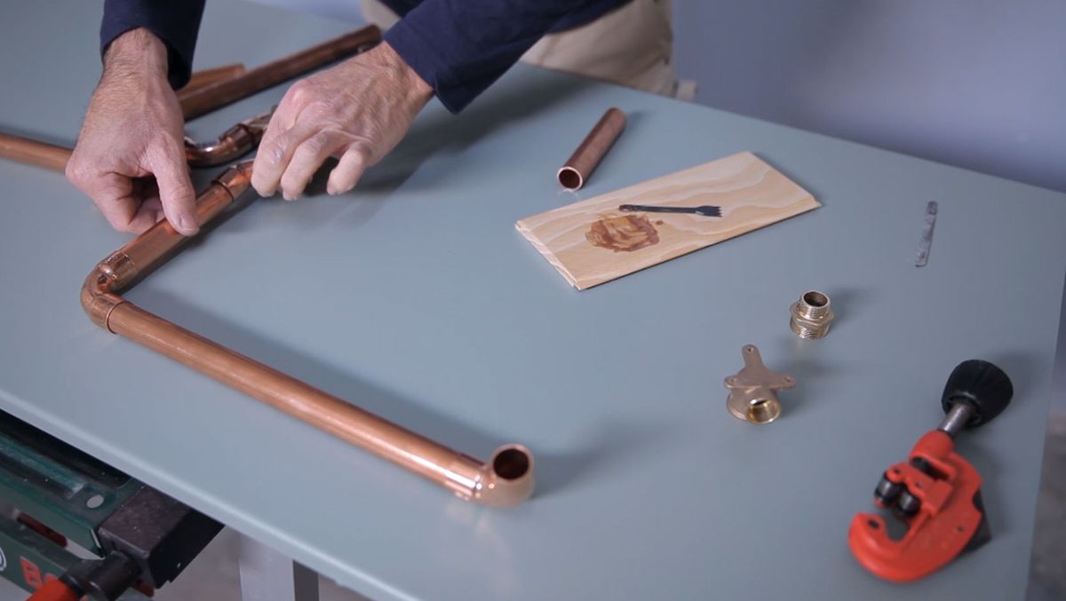 Cómo hacer un toallero con tubos de cobre paso 6