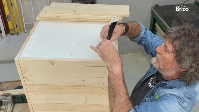 Como tunear una cómoda con madera paso 7