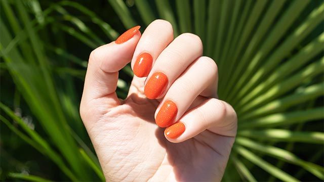 tendencia de las manicuras de unas cortas como pintarlas color block