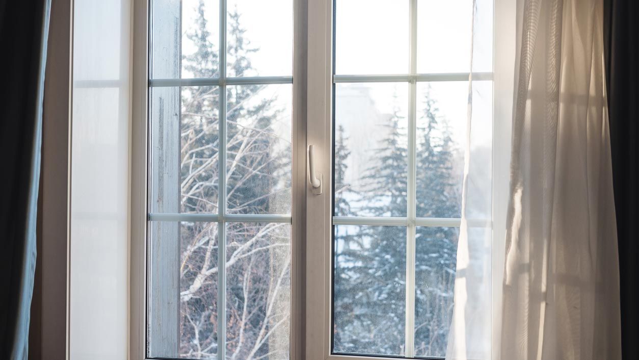 cama al lado ventana