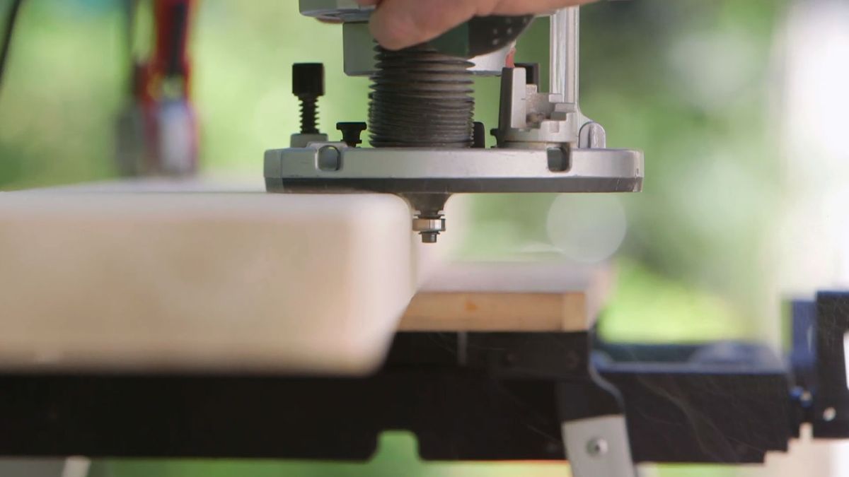 Cómo hacer un banco de hormigón y tableros de pino paso 4