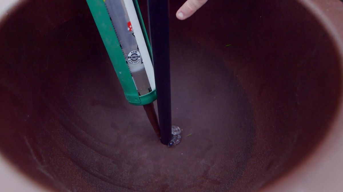 Cómo hacer una fuente macetero para el jardín paso 11