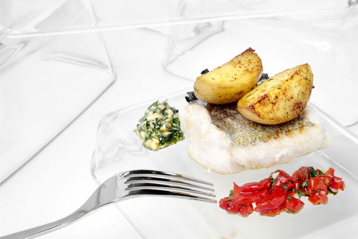 Merluza a la plancha con tres salsas