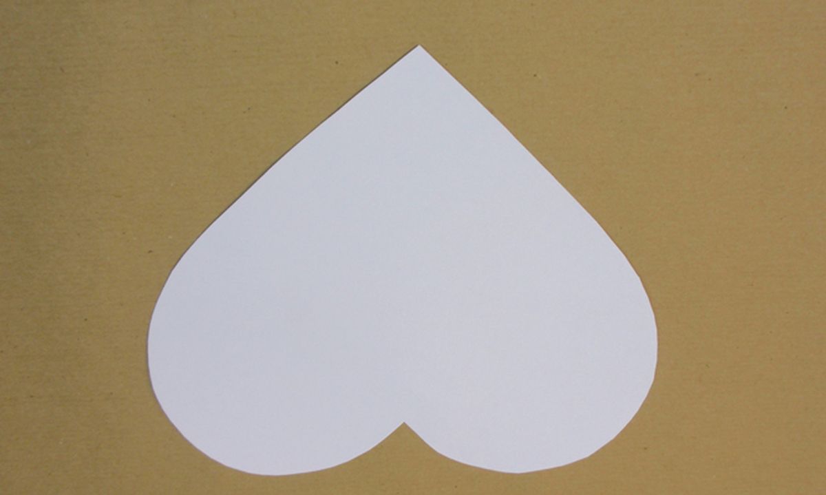 Hacer un sobre con un corazón para San Valentín paso 2