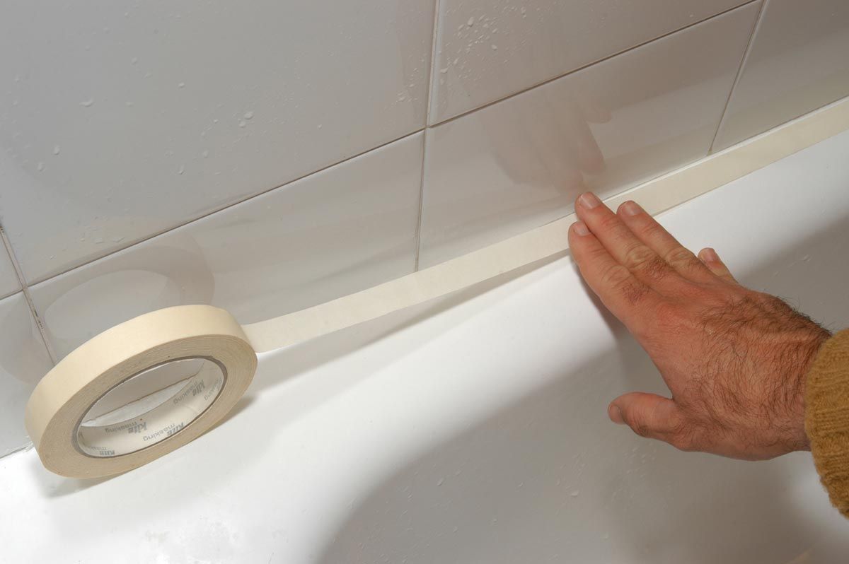 Eliminar y cambiar la silicona de una bañera paso 5