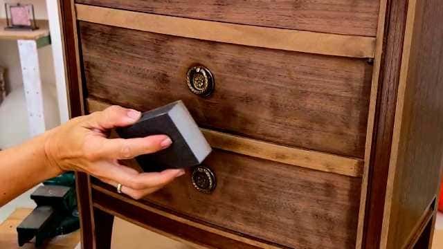 como pintar un mueble vintage 2