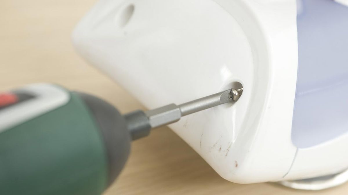 brico 0635 1 reparar enchufe plancha paso 2