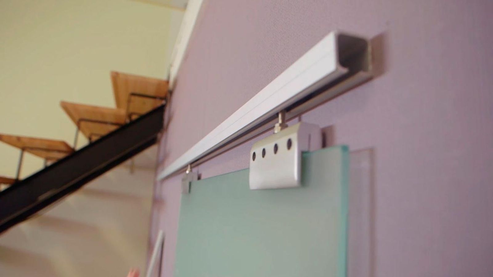 Cómo instalar puerta corredera en tabique de madera paso 7