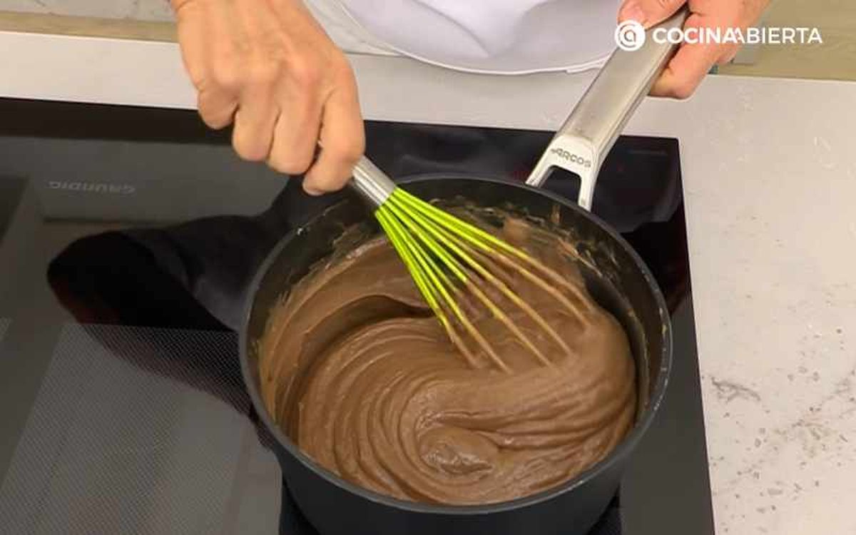 Añade la mantequilla y mezcla