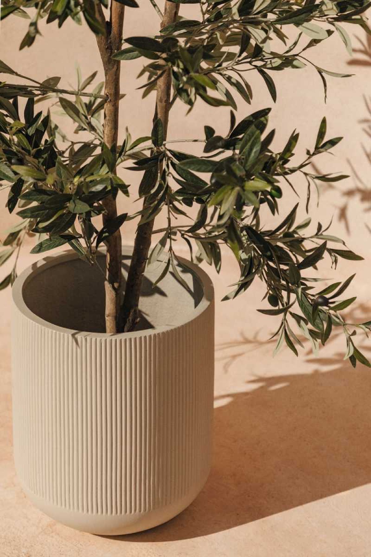 Macetero exterior de polipiedra Raiden.