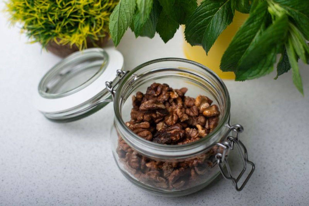 Conserva las nueces en un bote de cristal