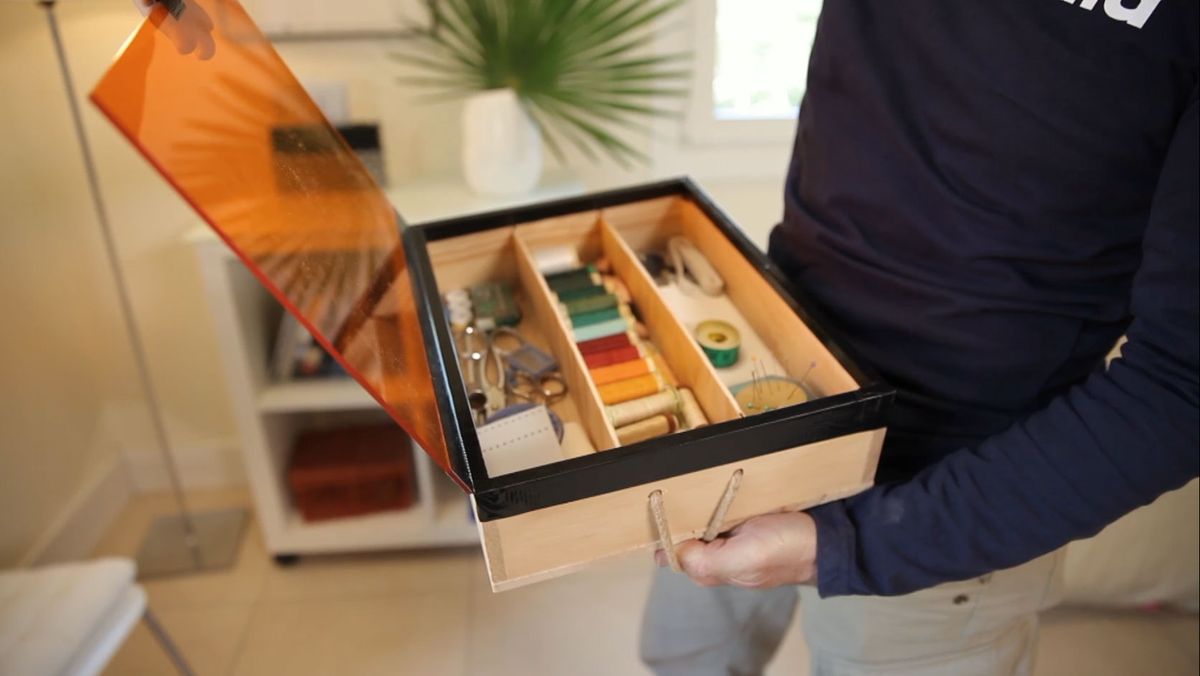 Cómo fijar una tapa para una caja con cinta americana paso 9