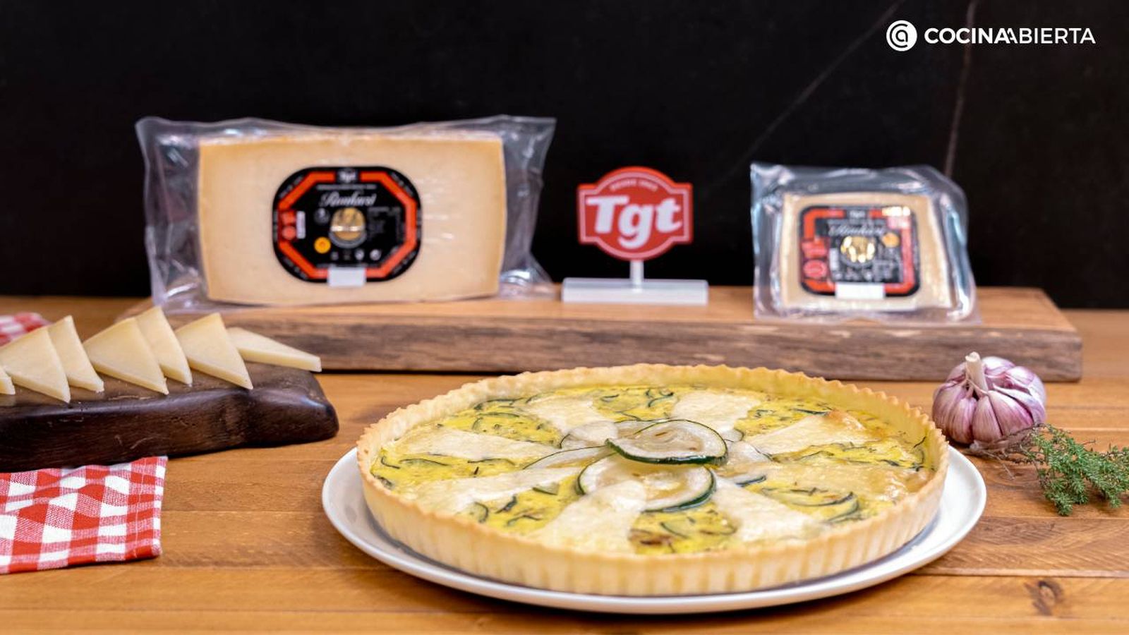 La quiche de calabacín y queso es una tarta salada al horno muy fácil de hacer