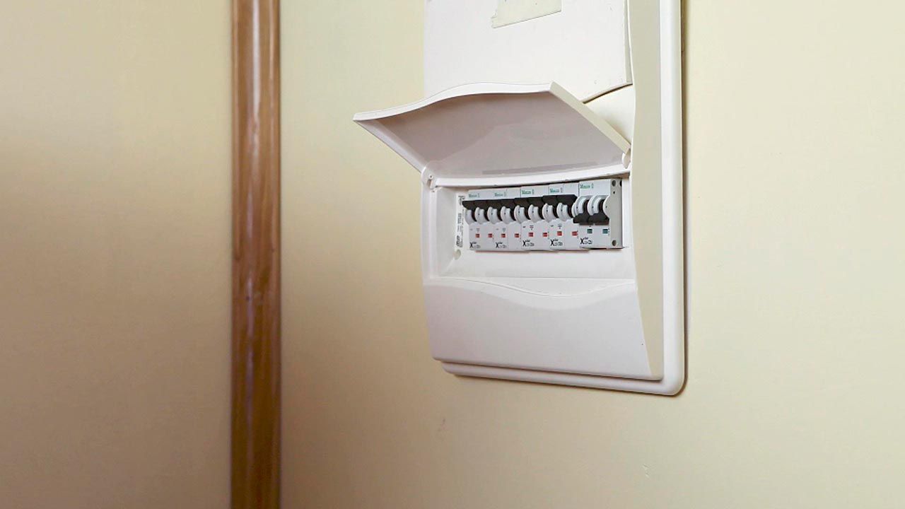 Instalar una luz de emergencia paso 1
