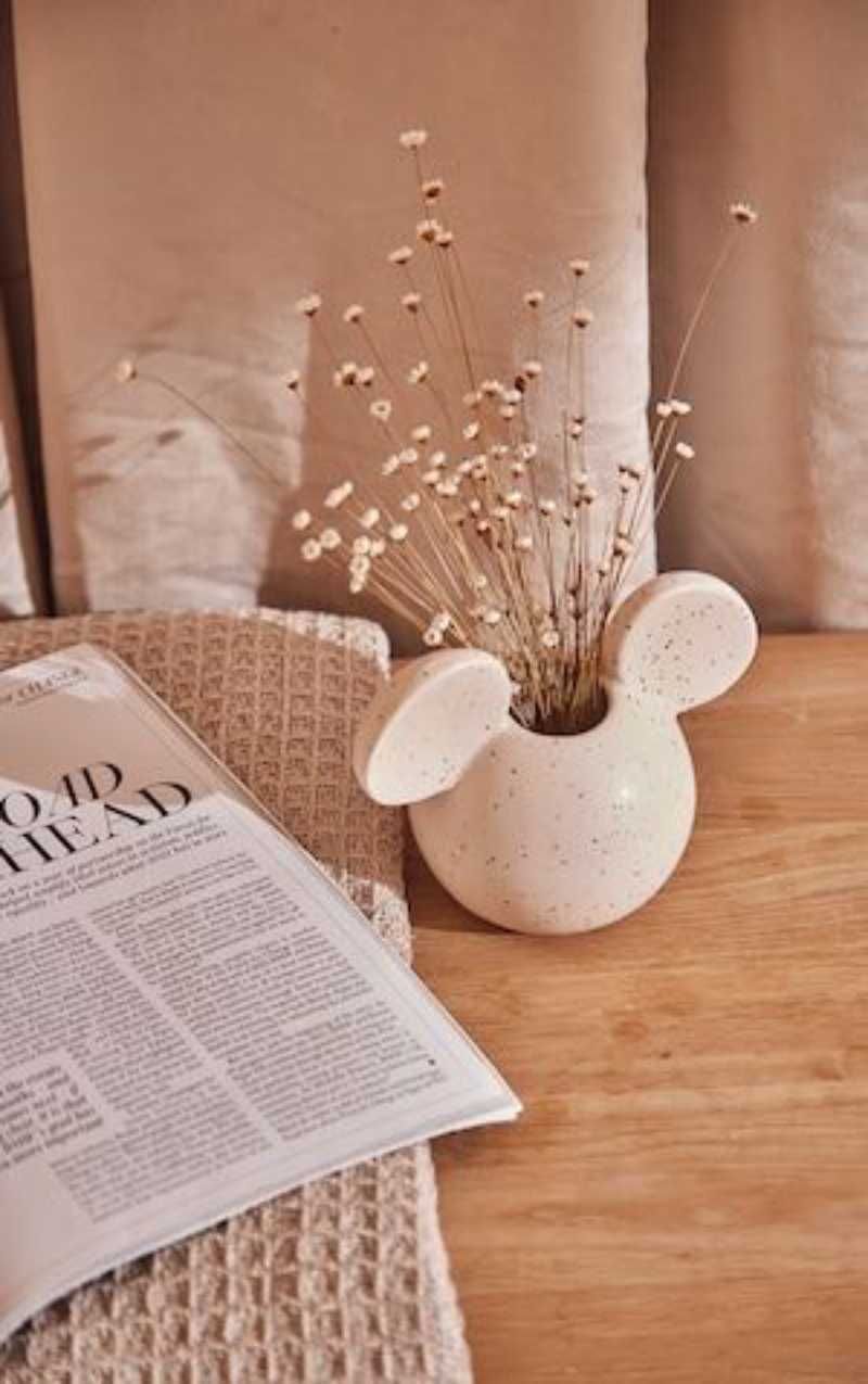 Jarrón de Mickey Mouse beige.