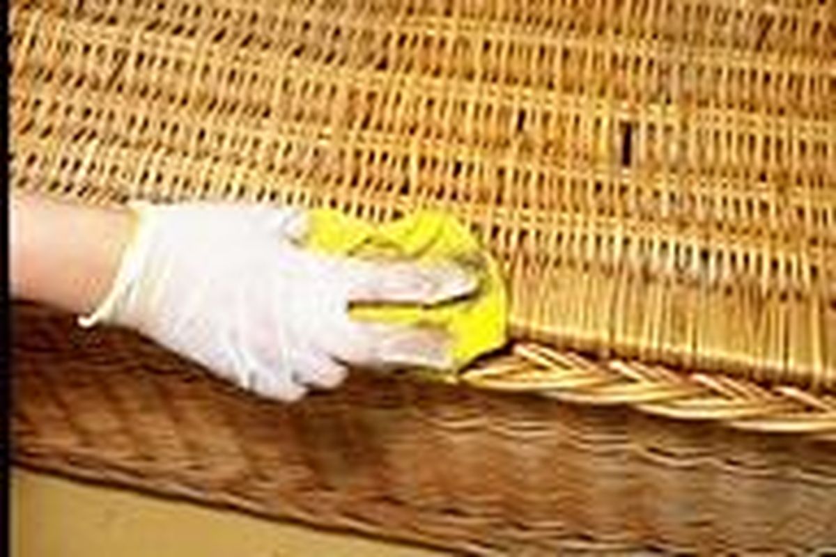 Mantenimiento y protección de una silla de mimbre paso 3