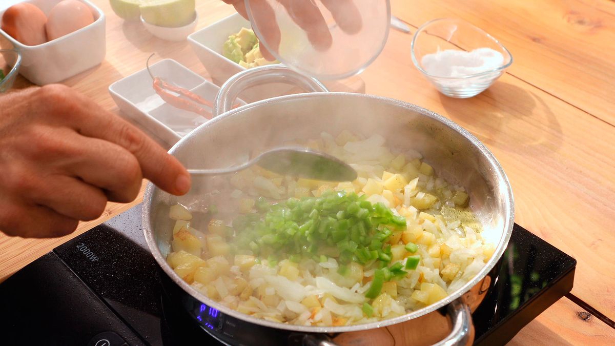 Sartén de patatas, huevos y aguacate   Paso 3