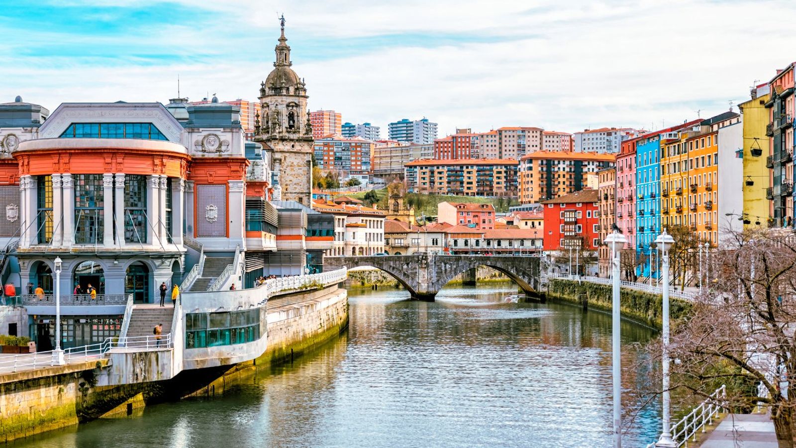 Si quieres hacer una ruta de pintxos en Bilbao como un auténtico local, te cuento mis bares imprescindibles