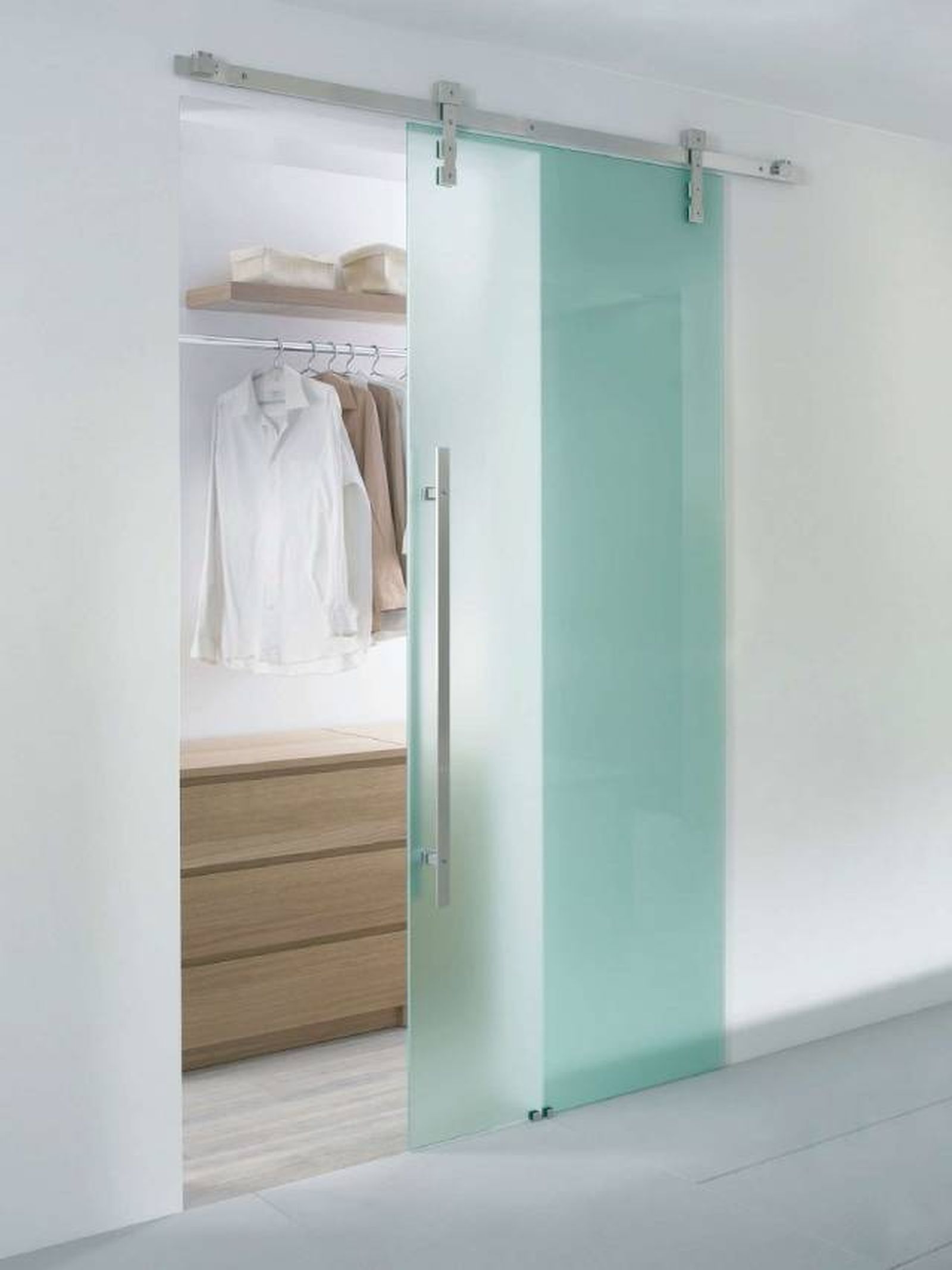 Puertas correderas de cristal ahorran espacio y separan los ambientes sin perder luminosidad 9