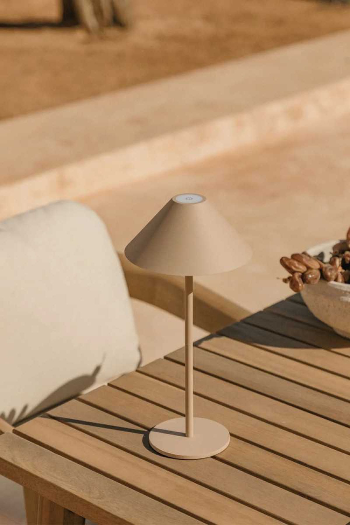 Lámpara de mesa exterior Nebida.