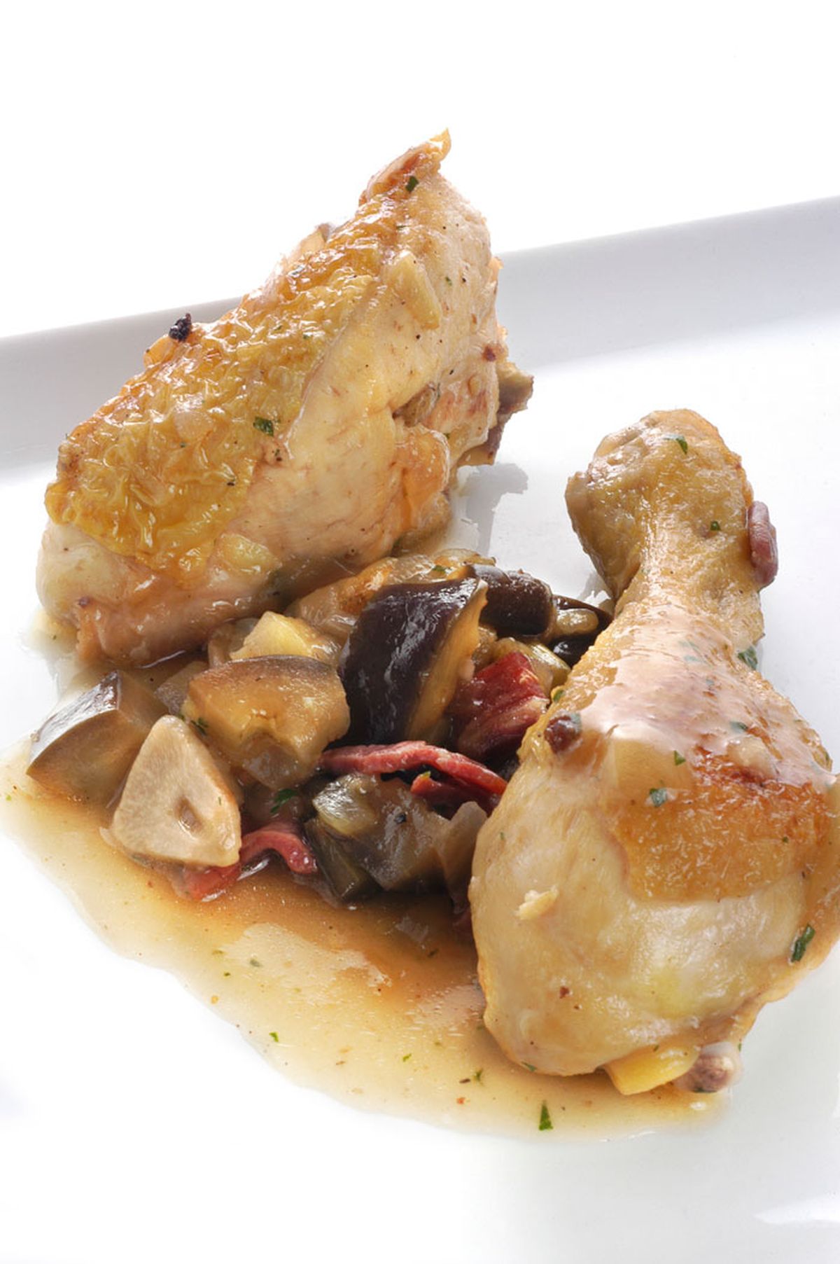 Pollo guisado con jamón y berenjenas