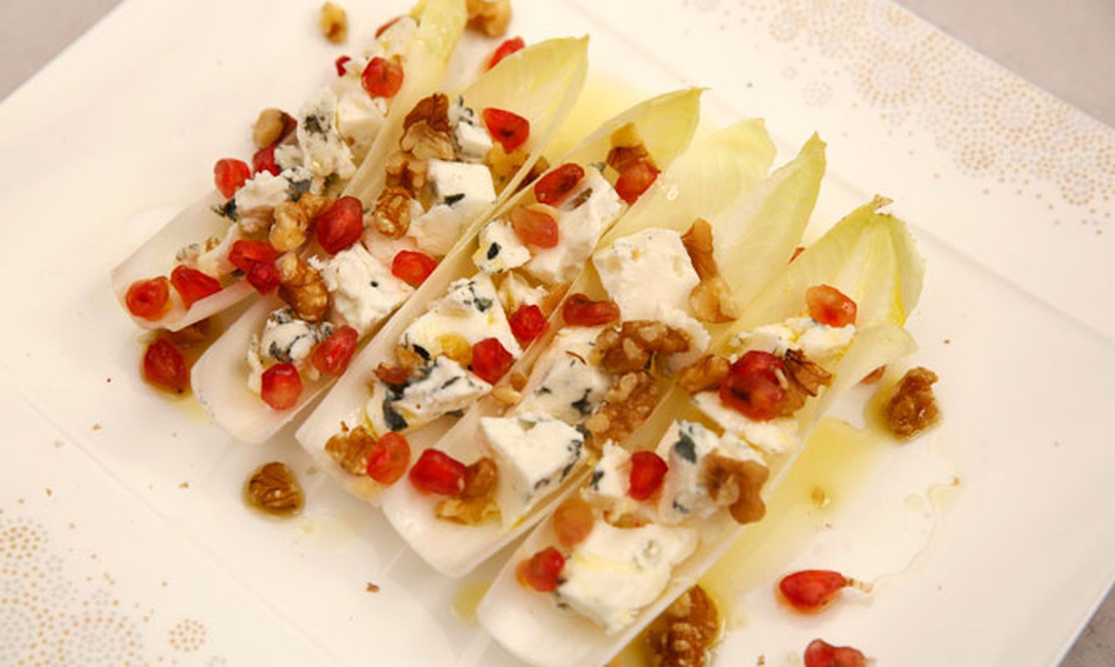 5480 2 Endibias con queso, nueces y granada xl