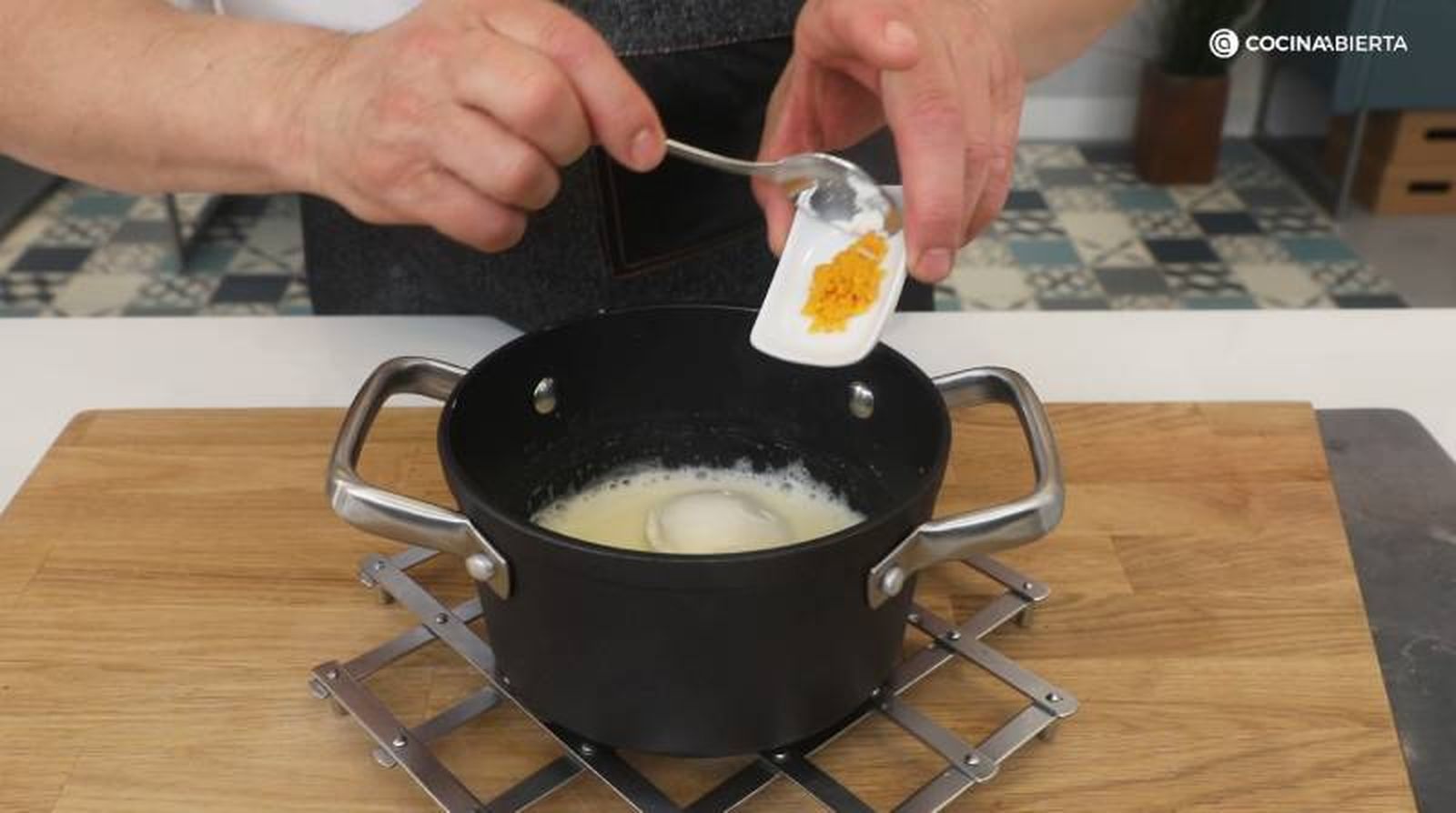 Prepara el relleno para la tarta