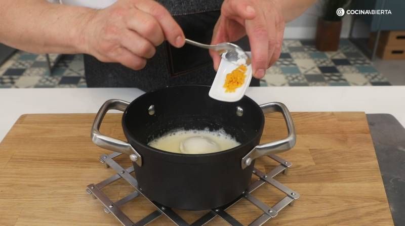 Prepara el relleno para la tarta