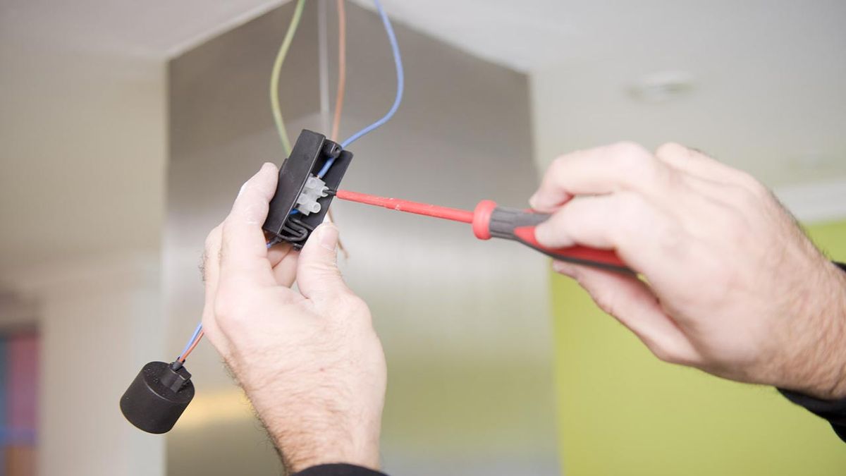 brico 0540 1 Cambio halogenas focos economicos paso 4