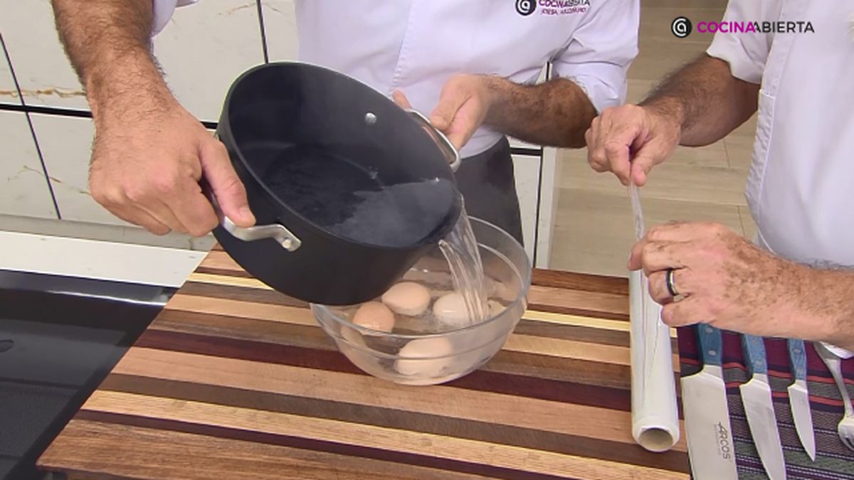 Pasta carbonara huevo poche paso 1