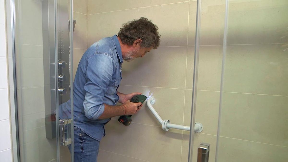 Como colocar accesorios de seguridad en el bano paso 3