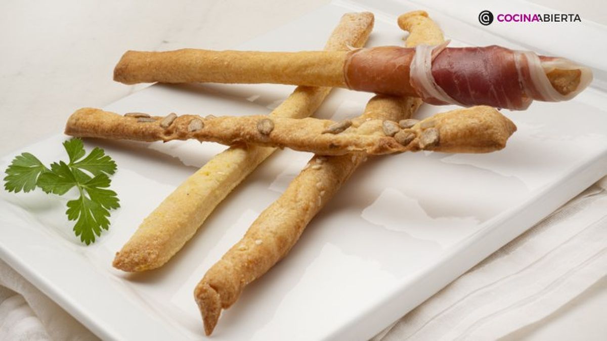 Grisines con diferentes semillas y hierbas aromáticas