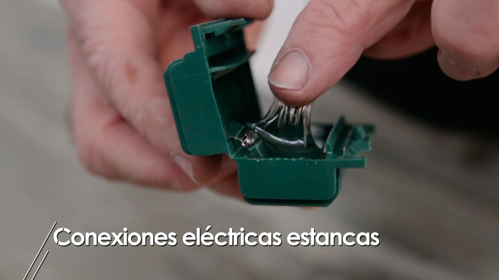 Hacer una conexión eléctrica estanca paso 4