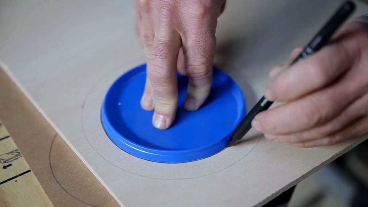 Cómo hacer o marcar círculos sin compás paso 1