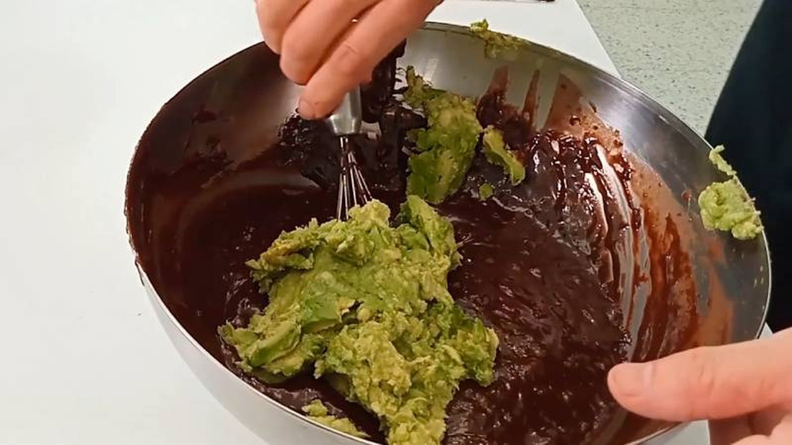 Mezcla los ingredientes en un bol