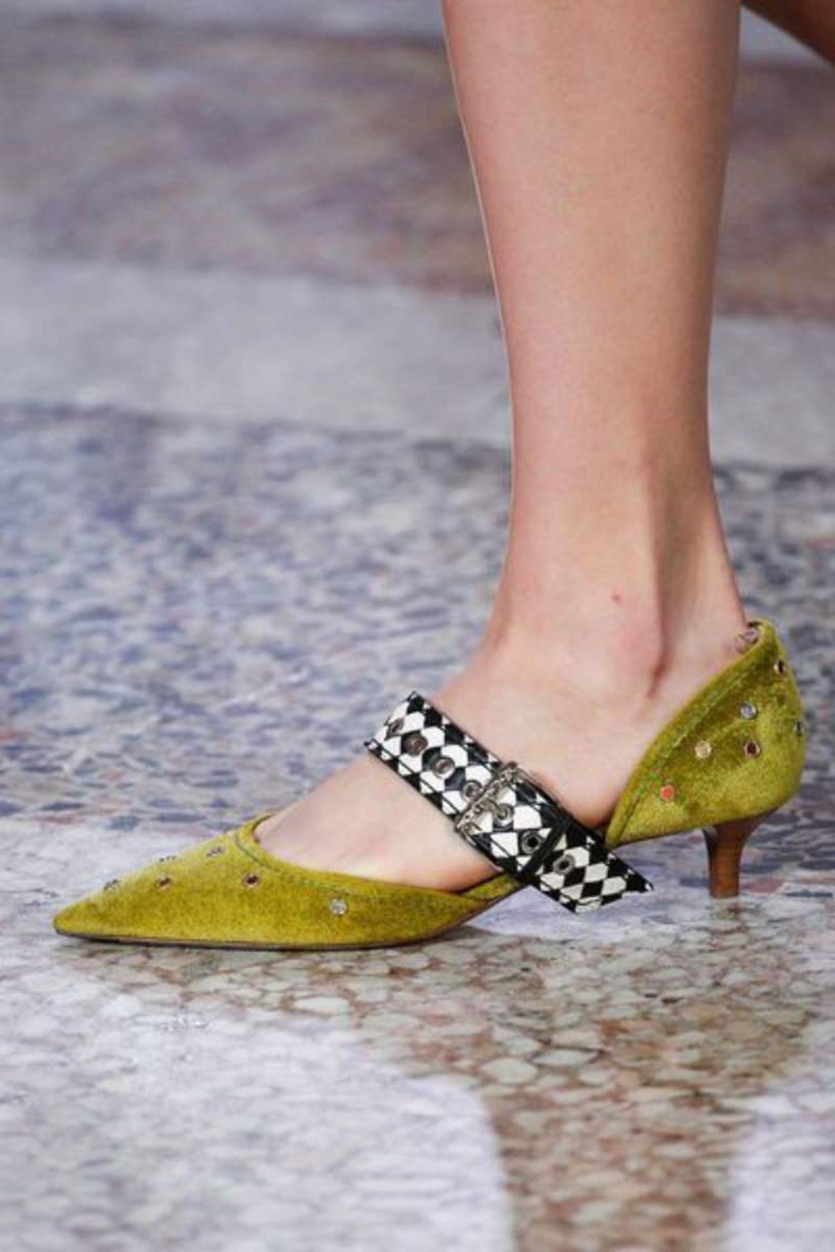 Zapato con kitten heel