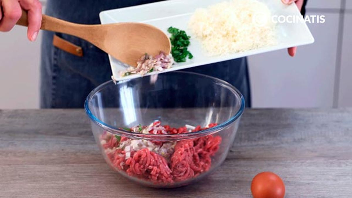 Receta de mini hamburguesas de carne picada y queso  paso 2