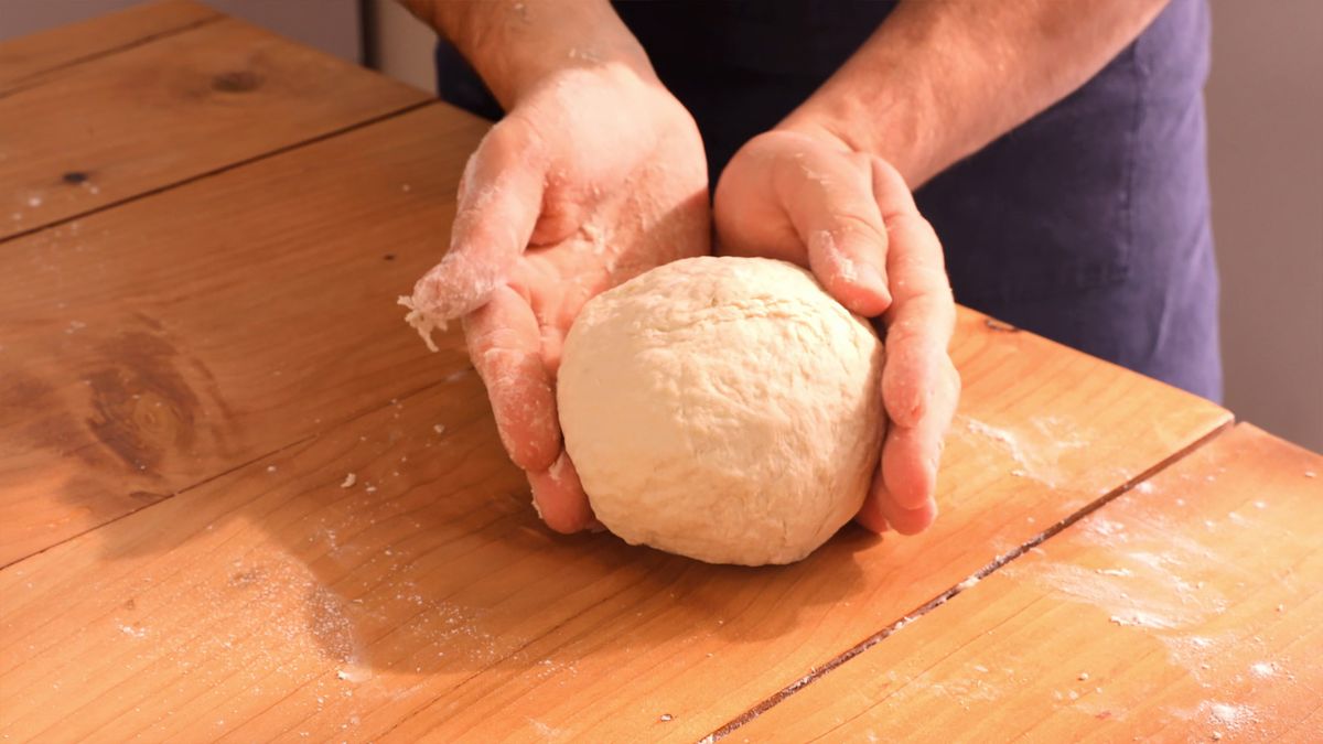 Deja reposar la masa cubierta hasta que duplique su volumen, lo que garantizará un pan esponjoso y delicioso