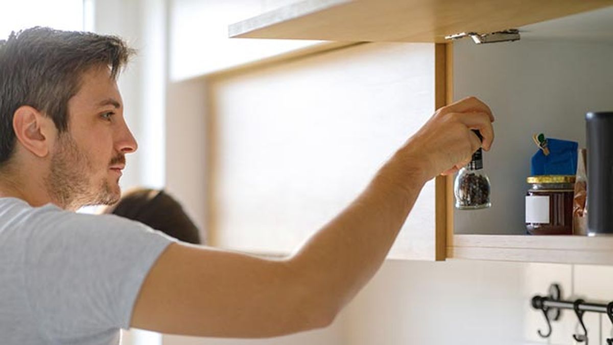 como ordenar botes de especias armarios