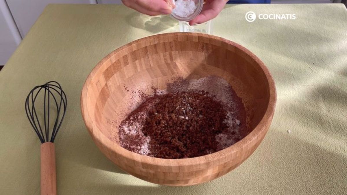 Mezclamos los ingredientes secos