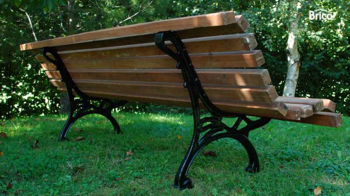 Banco con soporte de hierro